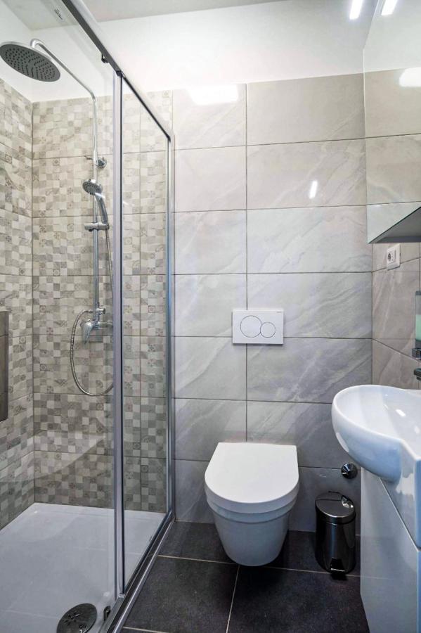 Seafront 2-Bedroom Apartment Nika - Rabac Exterior foto